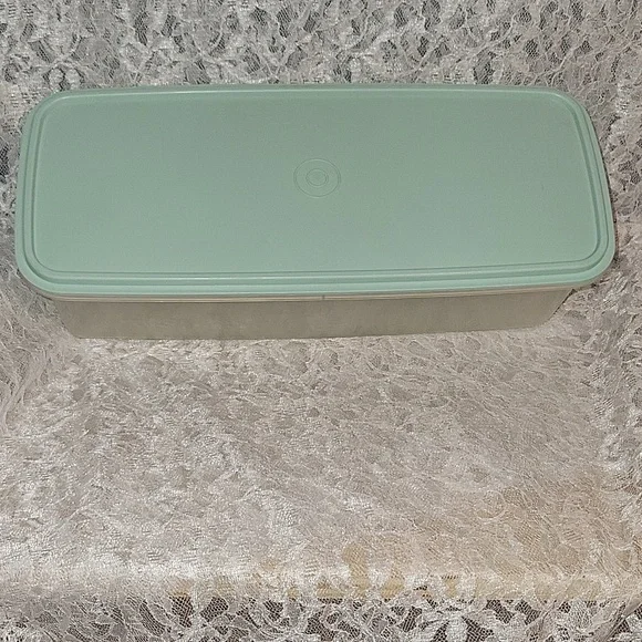 Tupperware: Large Container - Picture 5 of 8